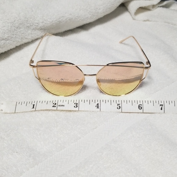 Women's rose gold reflective sunglasses NWOT - Picture 3 of 5
